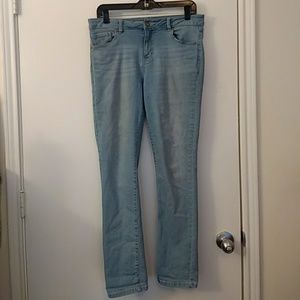 Light wash skinny jeans